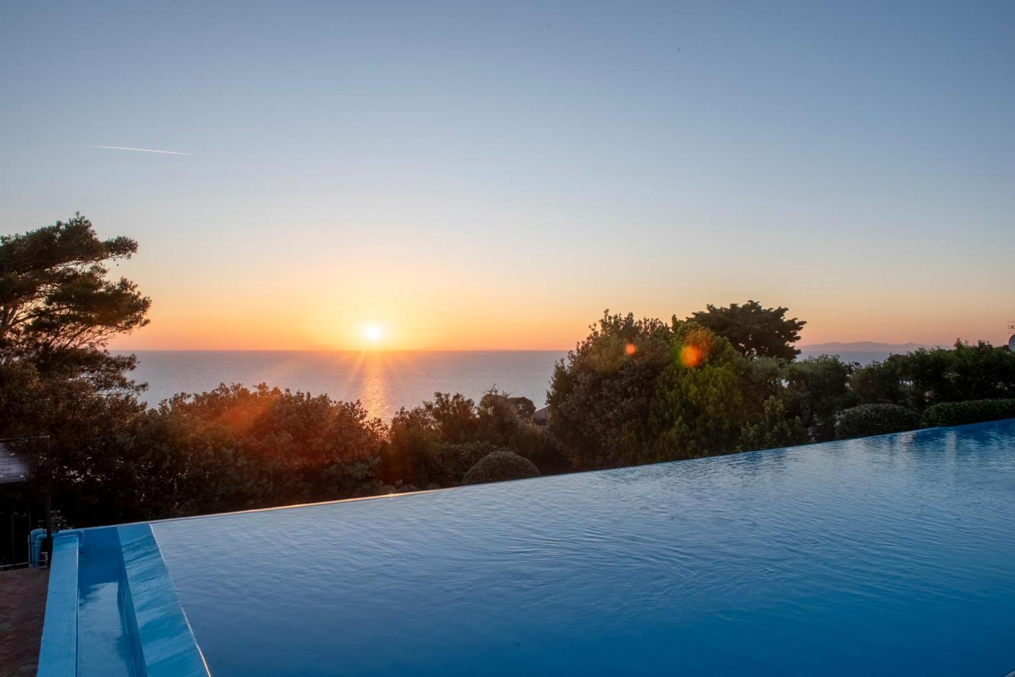 Boutique Hotel Torre Di Cala Piccola Porto Santo Stefano  Exteriör bild
