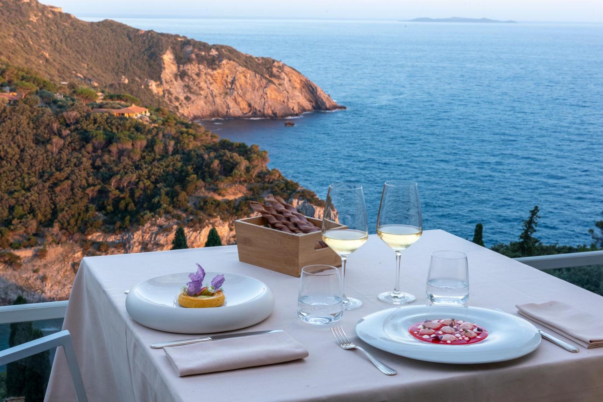 Boutique Hotel Torre Di Cala Piccola Porto Santo Stefano  Exteriör bild